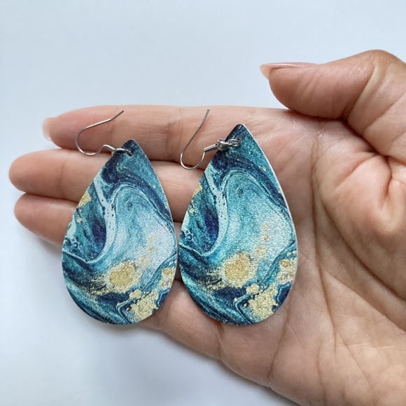BNWT Aquamarine Sea Marbling Earrings with a Splash of Gold PU Leather Teardrop - Picture 6 of 11